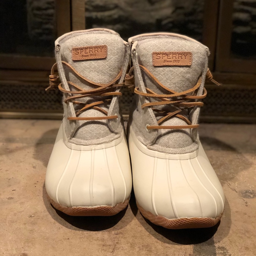 Sperry Duck Boots Size 8.5 in Cream